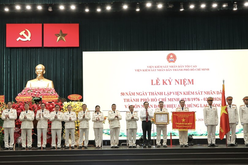 胡志明市人民检察院庆祝成立50周年 荣获"劳动英雄"称号