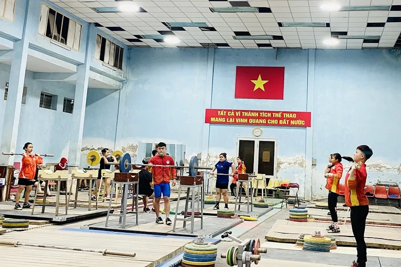 Cử tạ Việt Nam chính thức có chuyên gia Trung Quốc huấn luyện từ ngày 15-3. Ảnh: MINH CHIẾN