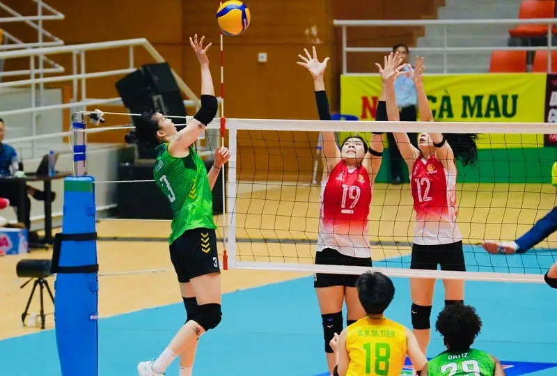 Thanh Thúy đã ghi nhiều điểm quan trọng trước hàng chắn Binh chủng Thông tin. Ảnh: VFV