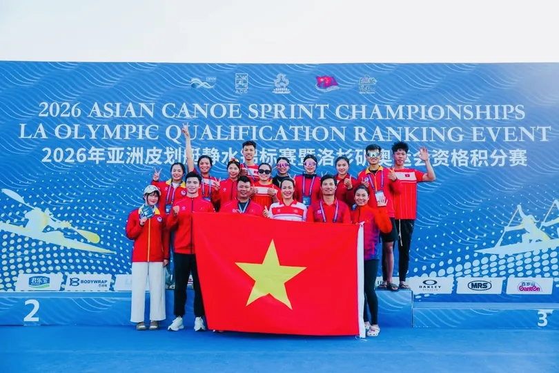 Đội canoeing Việt Nam tại giải đấu vừa bế mạc ở Trung Quốc. Ảnh: HỒNG HẠNH