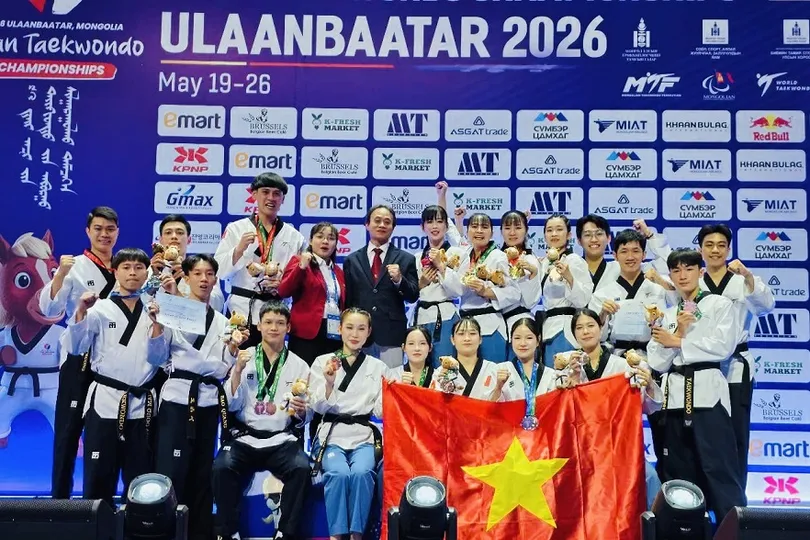 Đội biểu diễn quyền của tuyển taekwondo Việt Nam tại Mông Cổ. Ảnh: TAEKWONDO VIETNAM