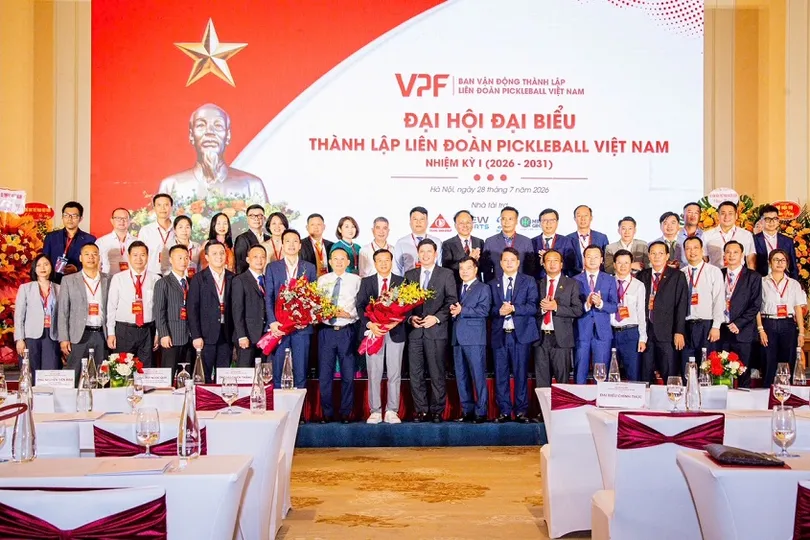 Ban chấp hành Liên đoàn pickleball Việt Nam nhiệm kỳ thứ nhất (2026-2031) đã ra mắt sau phiên Đại hội bầu cử. Ảnh: MINH MINH