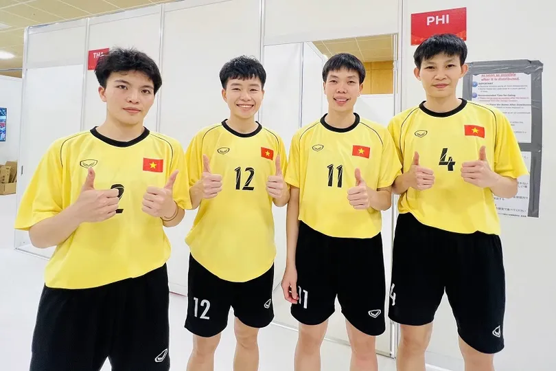 Cầu mây nữ Việt Nam tập trung cho trận quyết định nội dung 4 người nữ. Ảnh: LƯỢNG LƯỢNG