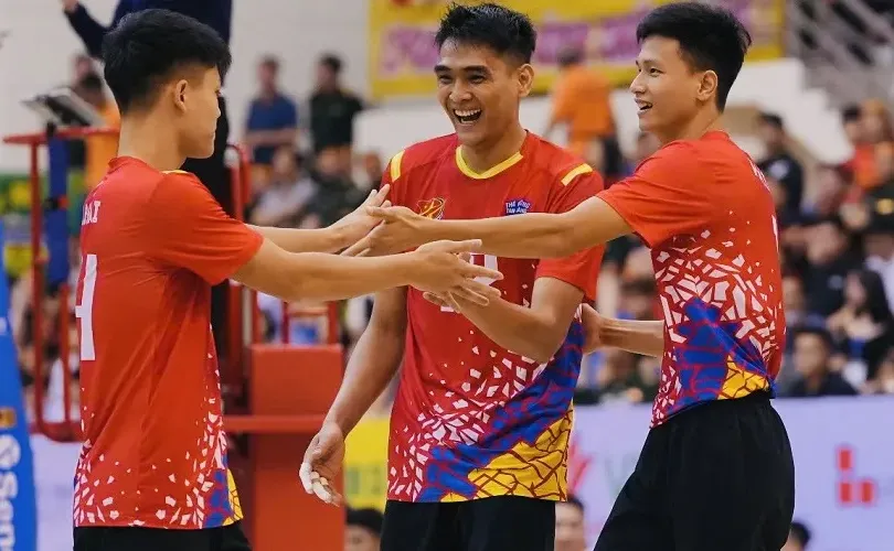 Ngoại binh Rivan (giữa) tiếp tục khoác áo đội Thể Công Tân Cảng tại vòng 2 năm nay. Ảnh: VFV