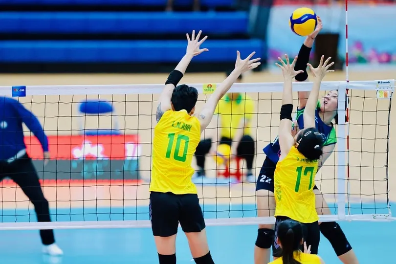 Chủ công Trần Tú Linh đã chơi hiệu quả trước hàng chắn VTV Bình Điền Long An. Ảnh: DŨNG PHƯƠNG