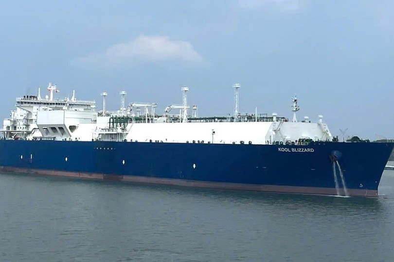 LNG carrier delivering 27,000 tons from Brunei safely docks in HCMC