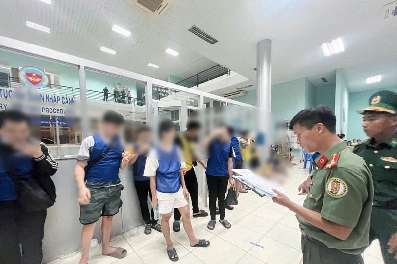 HCMC receives 13 citizens deported from Cambodia over online fraud links