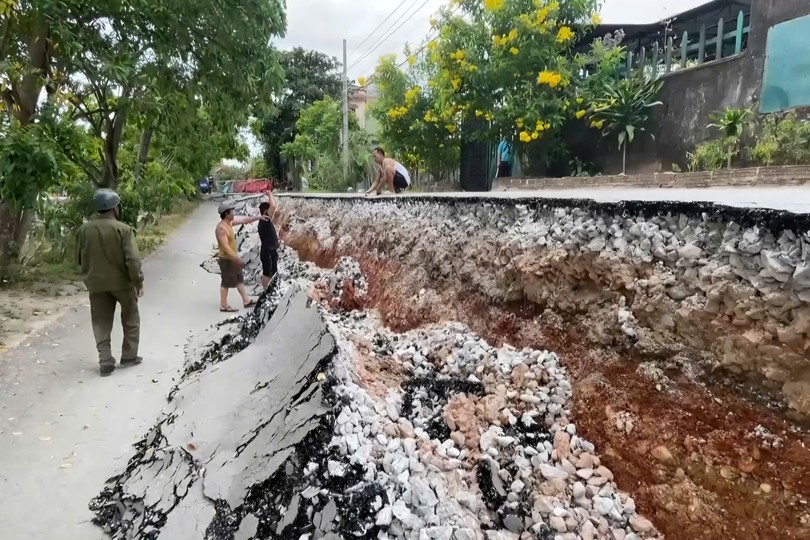 Road suddenly subsides, residents fear damage to nearby homes