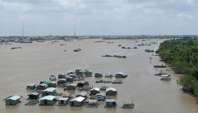 Dong Nai River rises above Alert Level 2, raising flood, landslide risks