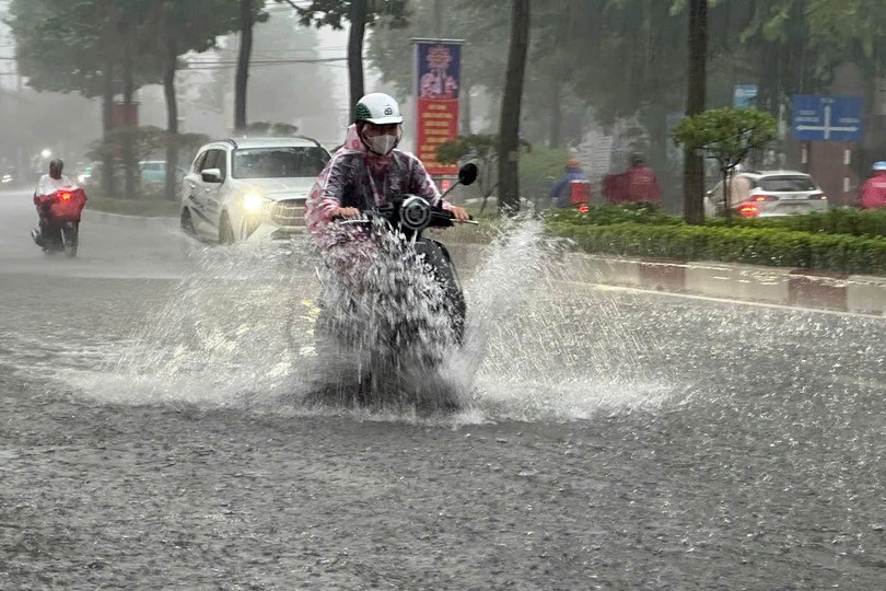 Heavy rain, high tides may push Ho Chi Minh City water levels above level 3