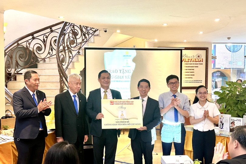 Cultural reading program launched at nearly 100-year-old Grand Saigon Hotel