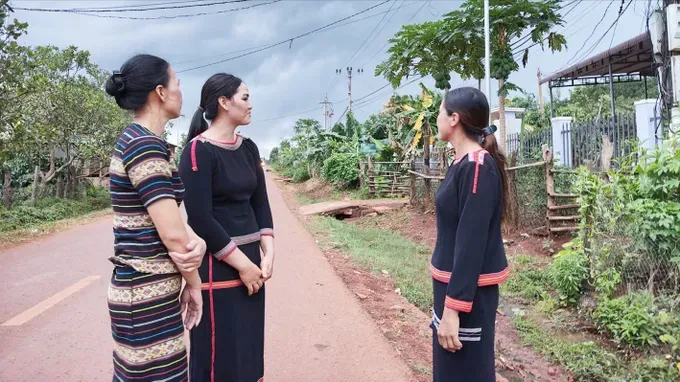 Residents of Nu Village (Ia Nan Commune of Gia Lai Province) rejoice beside the solar power system built by Economic-Defense Group 72 