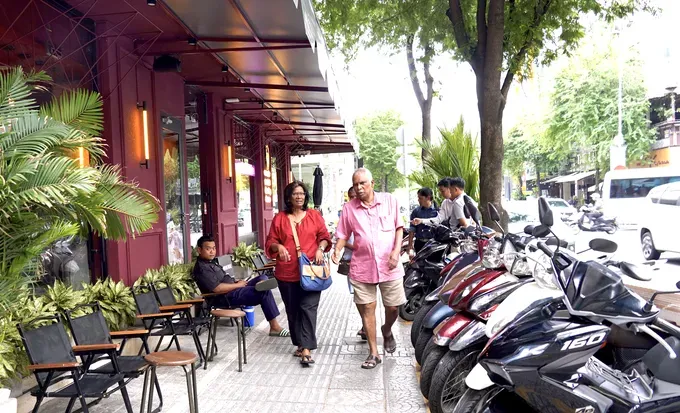 The sidewalk of Le Thanh Ton Street in Ben Thanh Ward (Photo: SGGP)