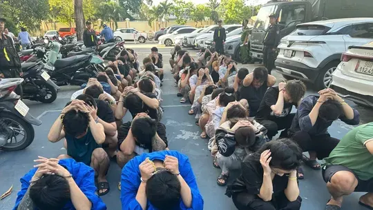HCMC police forge steel shield to eradicate drug crimes across city