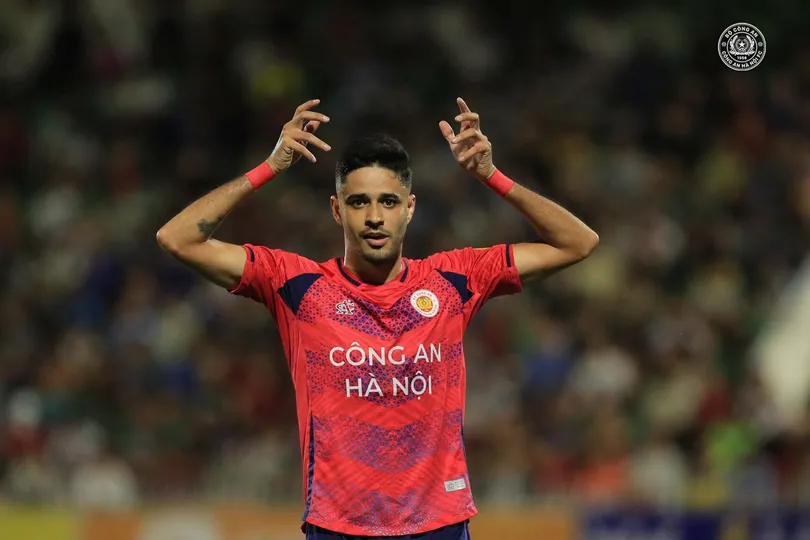 Leo Artur sẽ ngồi trên khán đài trong chuyến làm khách của CAHN trên sân Thanh Hóa vào ngày 24-2. Ảnh: CAHN FC