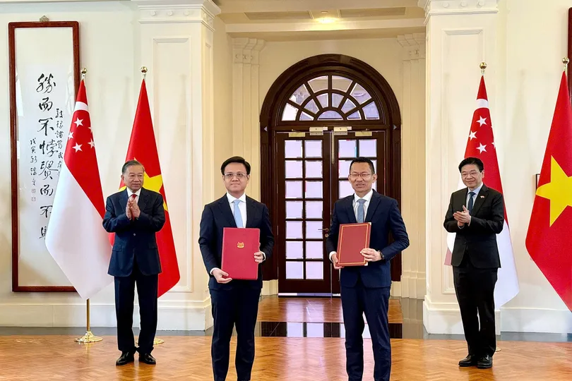 Ông Nguyễn Thế Duy, Đại biểu Quốc hội khóa XVI, Phó Chủ tịch HĐQT, kiêm Phó Tổng Giám đốc Tập đoàn Becamex và Lãnh đạo Trung tâm Tái sản xuất và Công nghệ tiên tiến (ARTC) ký kết biên bản ghi nhớ (MOU) vào ngày 29-5.