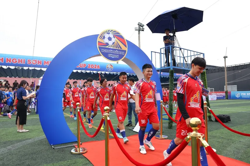 Giải bóng đá 7 người Hội đồng hương Nghi Sơn 2026 chính thức khởi tranh vào chiều 11-10. Ảnh: ĐÌNH VIÊN
