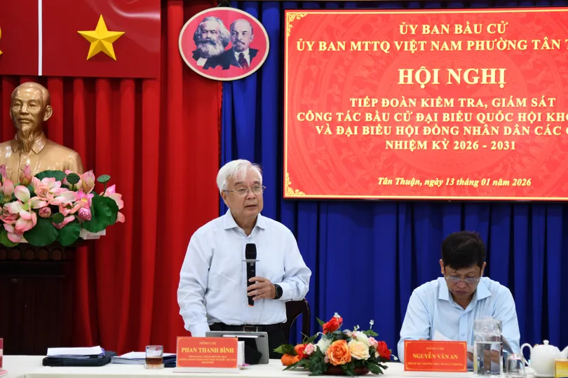 Đồng chí Phan Thanh Bình - Trưởng đoàn kiểm tra, giám sát về công tác chuẩn bị bầu cử của UB MTTQ TP tại phường Tân Thuận