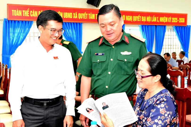 Người ứng cử HĐND TPHCM trao đổi với cử tri tại hội nghị