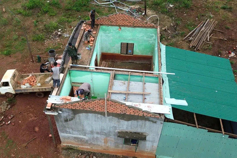 Gia Lai, Quảng Ngãi: Sửa chữa 44 căn nhà bị tốc mái vì dông lốc 