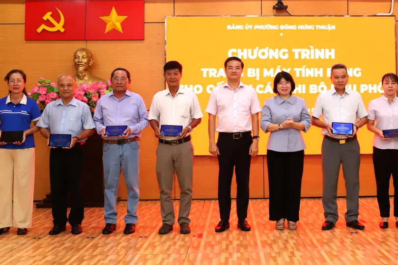 Phường Đông Hưng Thuận tập huấn nghiệp vụ công tác Đảng cho cán bộ khu phố