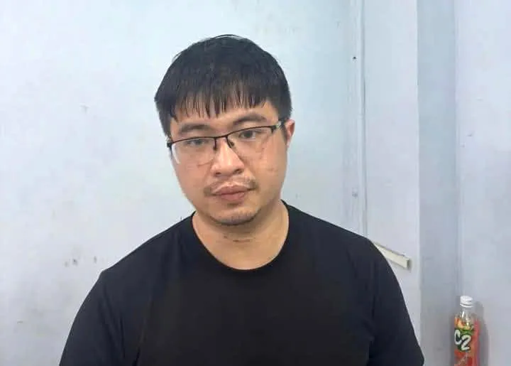 Đối tượng Phó Đức Nam tại cơ quan công an. Ảnh: CÔNG AN TP HÀ NỘI