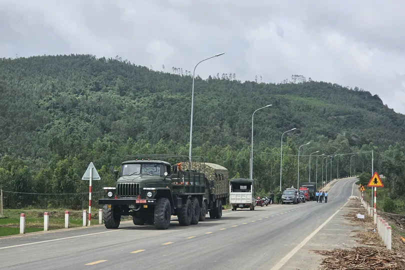 Nam sinh hỗ trợ cứu phi công trong vụ máy bay rơi ở Đắk Lắk
