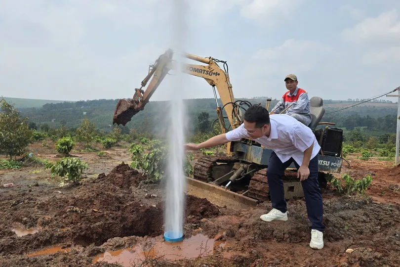 Gia Lai: Khoan sâu 160m, giếng tự phun hỗn hợp khí và nước