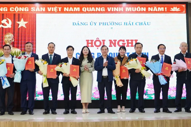 Tiếp nhận tổ chức Đảng từ Đảng ủy Chính phủ và thành phố về cơ sở