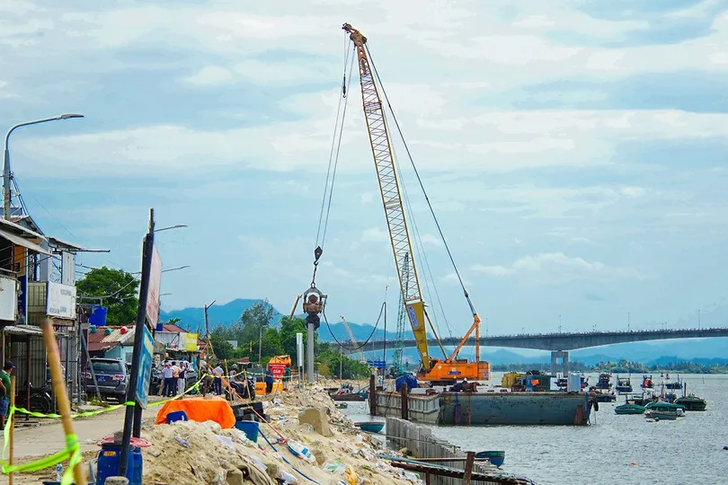 Các nhà thầu đang tập trung thi công dự án
