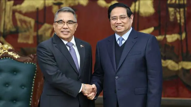 Thủ tướng Phạm Minh Chính tiếp Đại sứ Philippines Meynardo Los Banos Montealegre tới chào từ biệt, kết thúc nhiệm kỳ công tác tại Việt Nam. Ảnh: VIẾT CHUNG