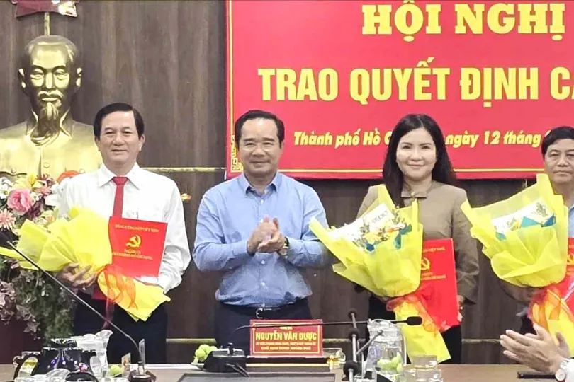 Chủ tịch UBND TPHCM Nguyễn Văn Được trao quyết định cán bộ 