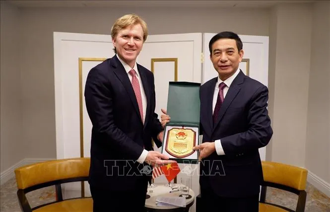 Đại tướng Phan Văn Giang tiếp Thứ trưởng thứ nhất Bộ Chiến tranh Hoa Kỳ