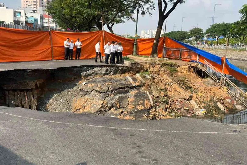 Đẩy nhanh tiến độ khắc phục sự cố bờ kè kênh Tàu Hủ và đường Ba Đình