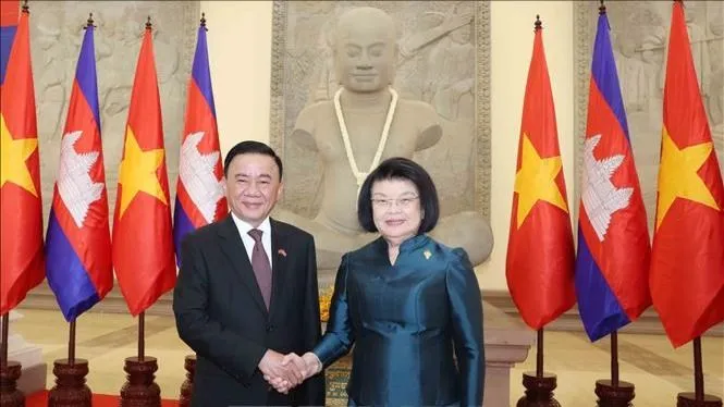 Thường trực Ban Bí thư Trần Cẩm Tú hội kiến Chủ tịch Quốc hội Campuchia