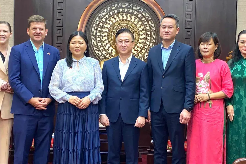 Đồng chí Đặng Minh Thông, Phó Bí thư Thành ủy TPHCM, đã tiếp Đoàn đại biểu Hội đồng Giao lưu Chính trị Australia do bà Sook Yee Lai, Quyền Chủ tịch Hạ viện bang Tây Australia, làm trưởng đoàn. Ảnh : XUÂN HẠNH