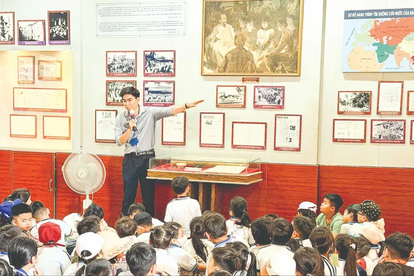 Học sinh tham quan tại Bảo tàng Hồ Chí Minh - Chi nhánh TPHCM