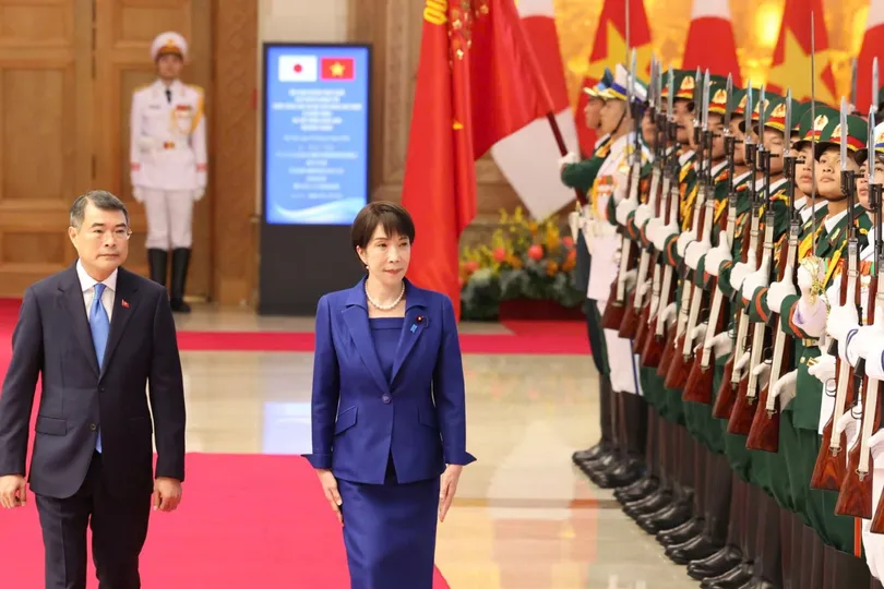 Thủ tướng Lê Minh Hưng chủ trì lễ đón Thủ tướng Nhật Bản Takaichi Sanae, sáng 2-5. Ảnh: QUANG PHÚC