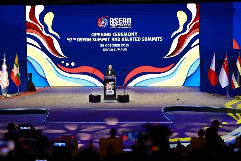 Thủ tướng Malaysia Anwar Ibrahim, Chủ tịch ASEAN 2025, phát biểu khai mạc Hội nghị Cấp cao ASEAN 47. Ảnh: TTXVN