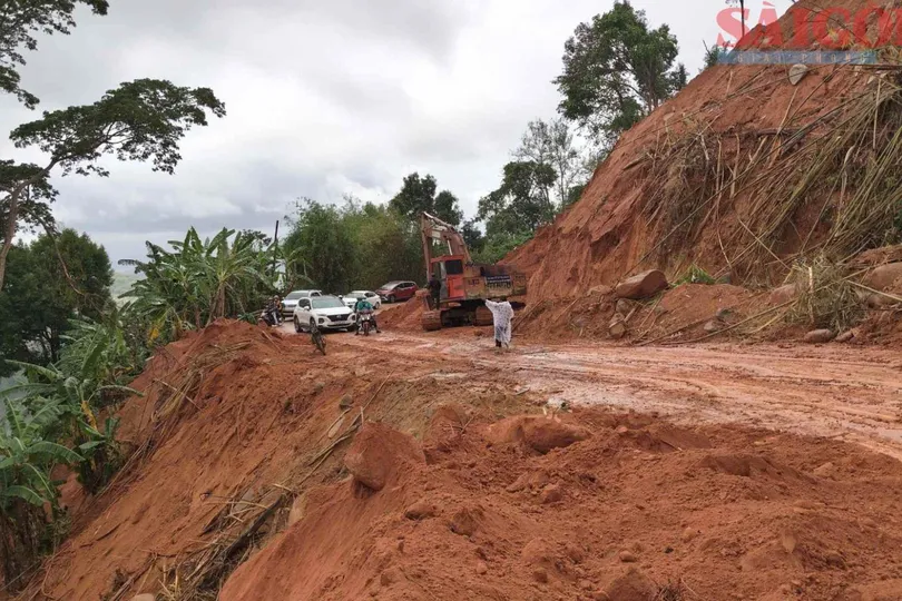 Khuyến cáo không đi qua đèo Gia Bắc (Lâm Đồng) do sạt lở