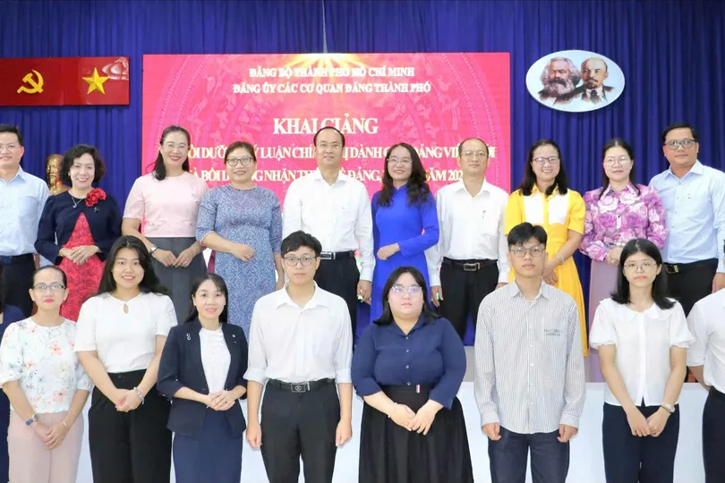 Trang bị kiến thức về Đảng cho gần 260 đảng viên mới và quần chúng ưu tú
