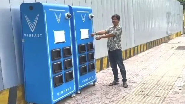 Nguyễn Công Nam thực hiện lại hành vi đập phá điểm đổi pin gần Công viên Gia Định