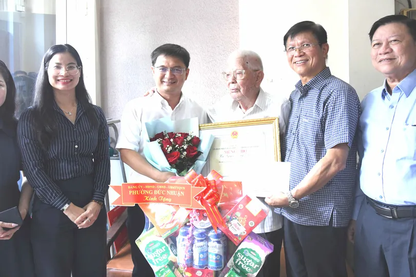 Lãnh đạo TPHCM thăm, chúc thọ người cao tuổi tiêu biểu