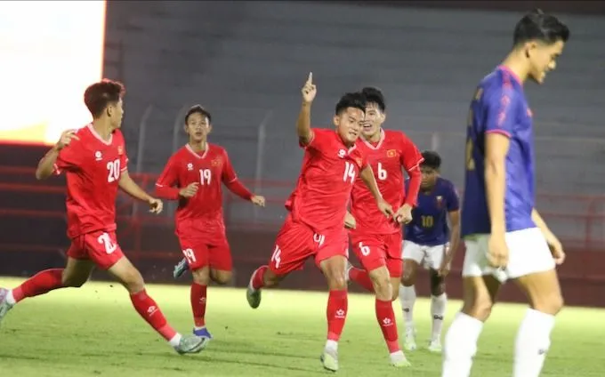 Bài học từ sân chơi toàn cầu