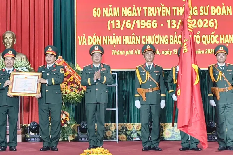 Sư đoàn 7 đón nhận Huân chương Bảo vệ Tổ quốc hạng Ba