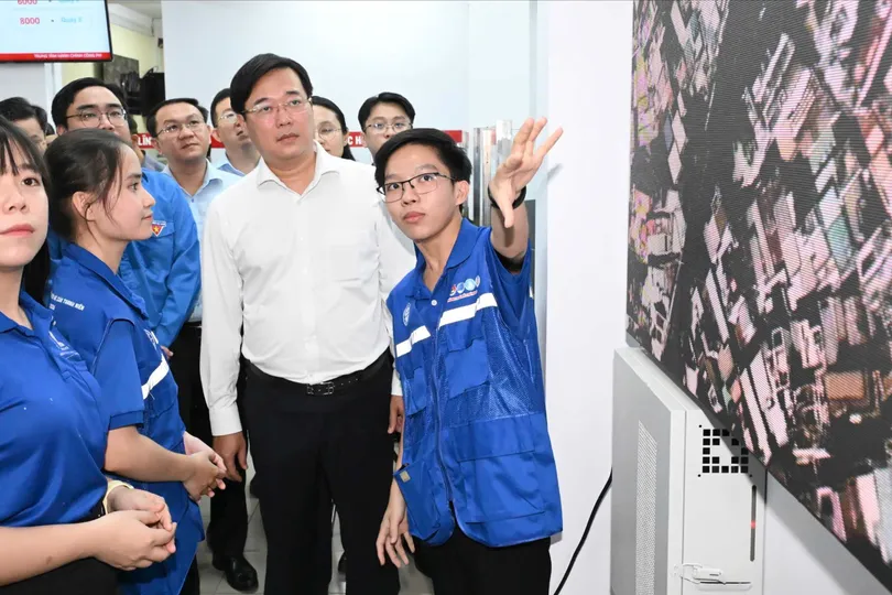 Lãnh đạo TPHCM thăm thanh niên tình nguyện “Mùa hè số” 