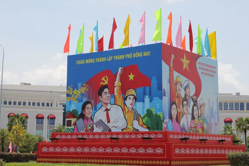 Pano chào mừng sự kiện thành lập TP Đồng Nai 