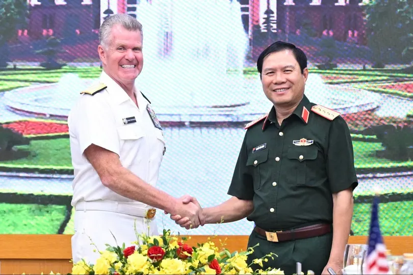 Đại tướng Nguyễn Tân Cương và Đô đốc Samuel Paparo tại cuộc hội kiến. Ảnh: VIẾT CHUNG