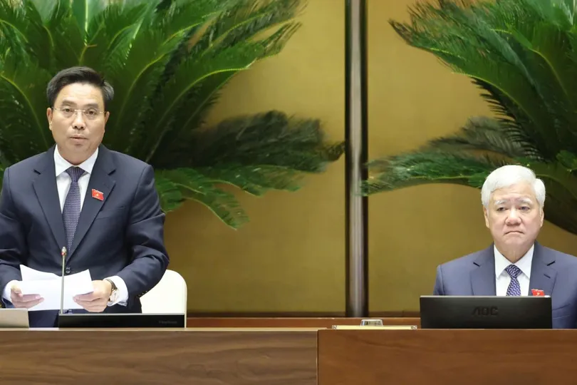 Phó Chủ tịch Quốc hội Nguyễn Doãn Anh điều hành phiên thảo luận ở hội trường Quốc hội sáng 8-8. Ảnh: QUANG PHÚC 