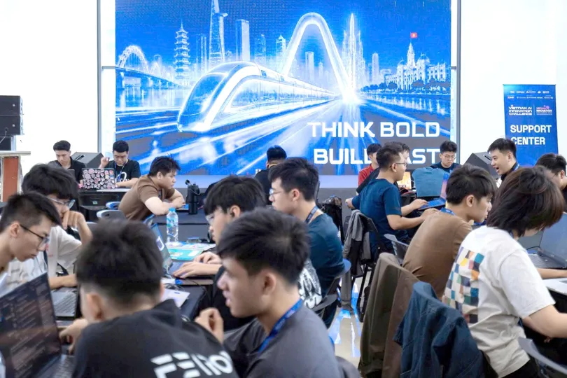 Nhiều kỹ sư trẻ tham gia cuộc thi Vietnam AI Innovation Challenge 2026 (ẢNH: HÀ NGUYỄN)